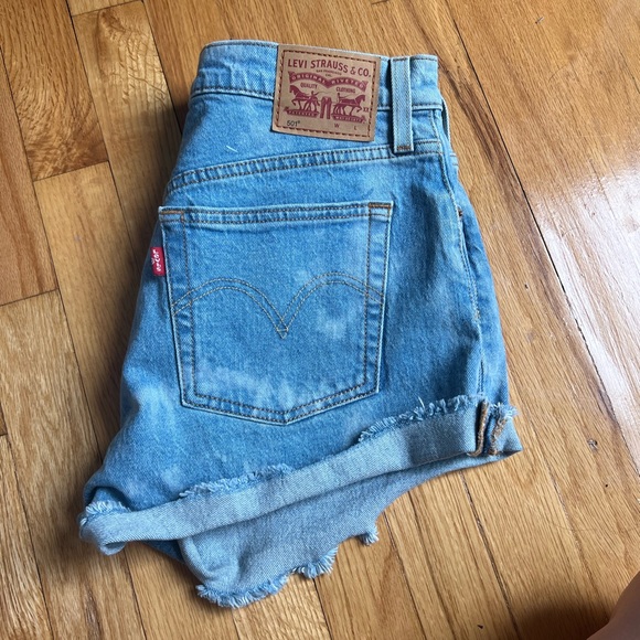 Levi's Jean Short - Picture 1 of 5